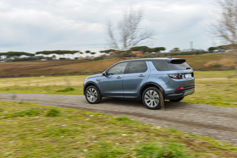 Land Rover Discovery Sport 2.0 TD4: la prova su strada