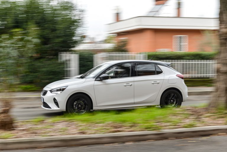 Opel Corsa 1.2 turbo MT: la prova su strada