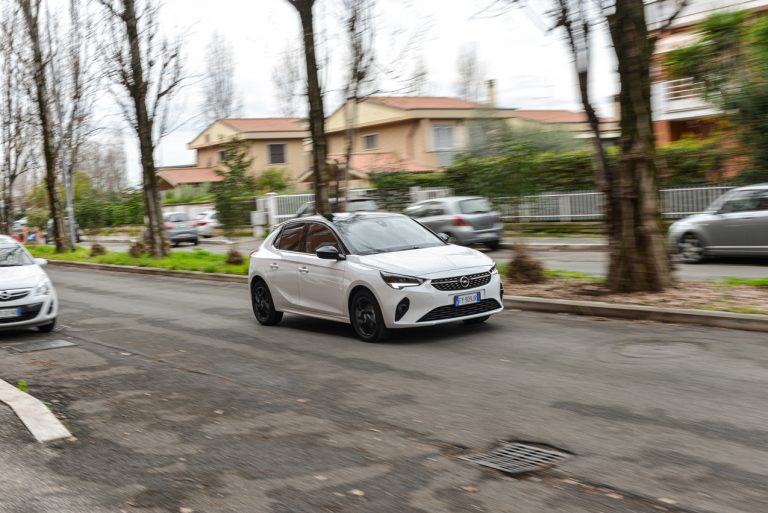 Opel Corsa 1.2 turbo MT: la prova su strada