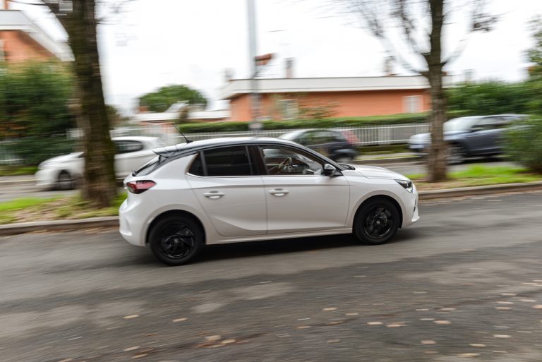 Opel Corsa 1.2 turbo MT: la prova su strada