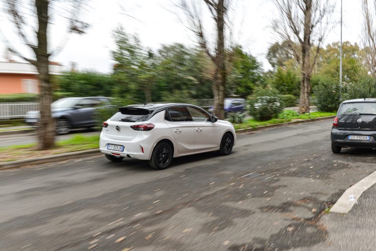 Opel Corsa 1.2 turbo MT: la prova su strada