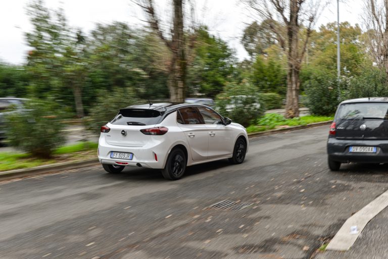 Opel Corsa 1.2 turbo MT: la prova su strada