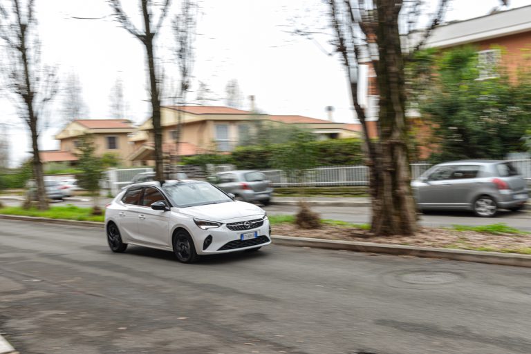 Opel Corsa 1.2 turbo MT: la prova su strada