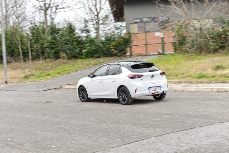 Opel Corsa 1.2 turbo MT: la prova su strada