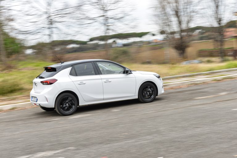 Opel Corsa 1.2 turbo MT: la prova su strada