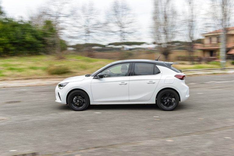 Opel Corsa 1.2 turbo MT: la prova su strada