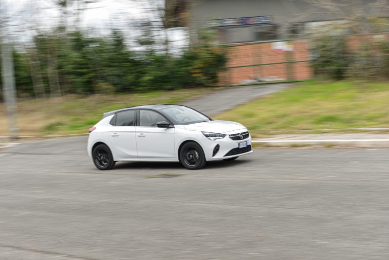 Opel Corsa 1.2 turbo MT: la prova su strada