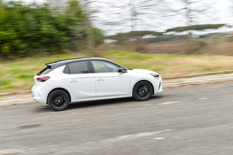 Opel Corsa 1.2 turbo MT: la prova su strada