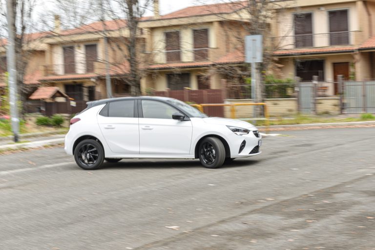 Opel Corsa 1.2 turbo MT: la prova su strada
