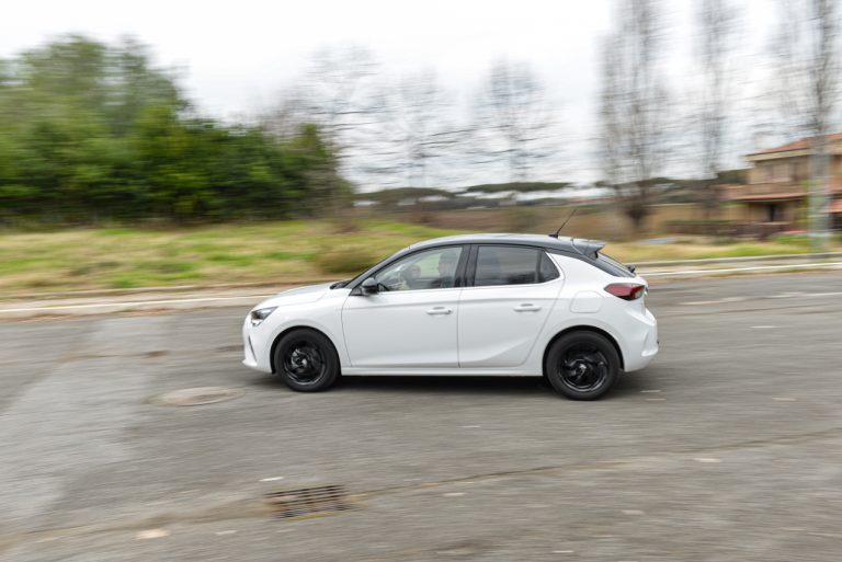 Opel Corsa 1.2 turbo MT: la prova su strada