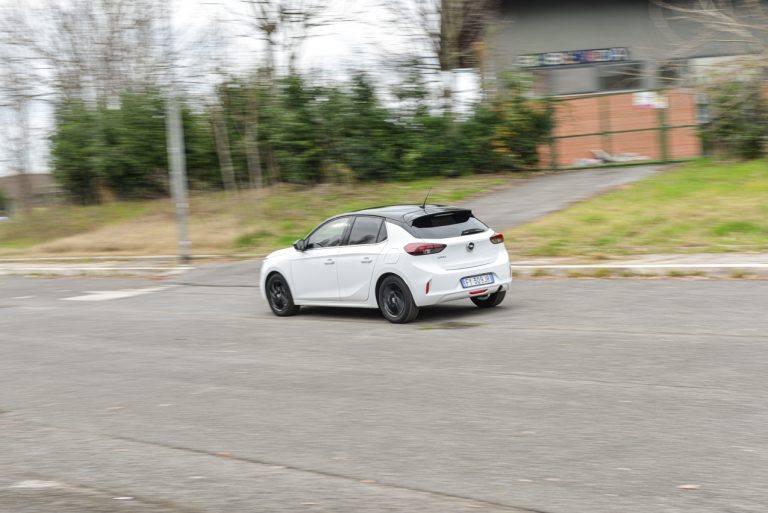 Opel Corsa 1.2 turbo MT: la prova su strada