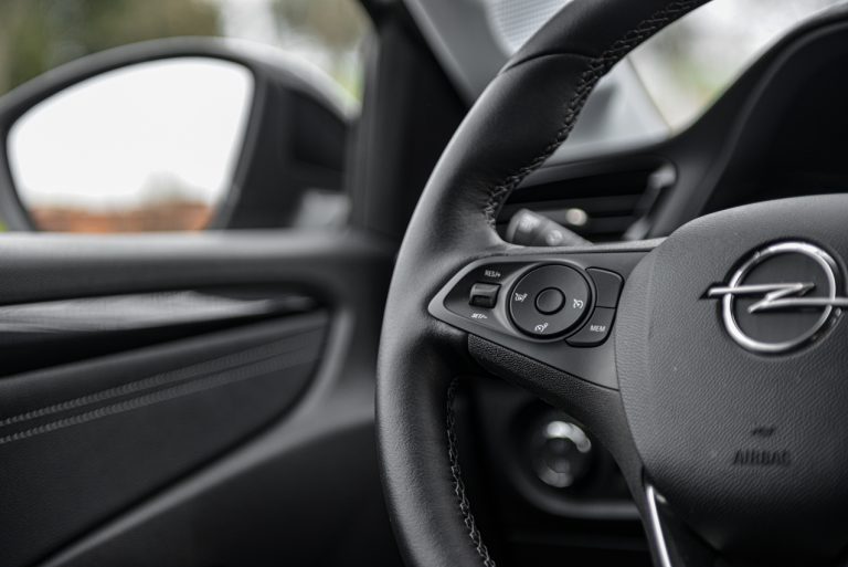 Opel Corsa 1.2 turbo MT: la prova su strada