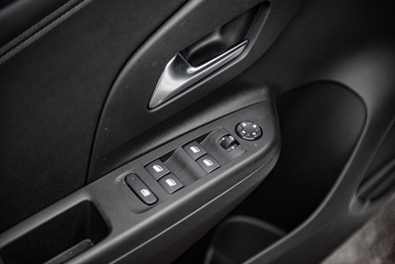 Opel Corsa 1.2 turbo MT: la prova su strada