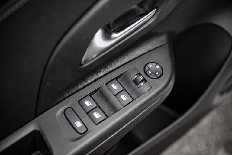 Opel Corsa 1.2 turbo MT: la prova su strada