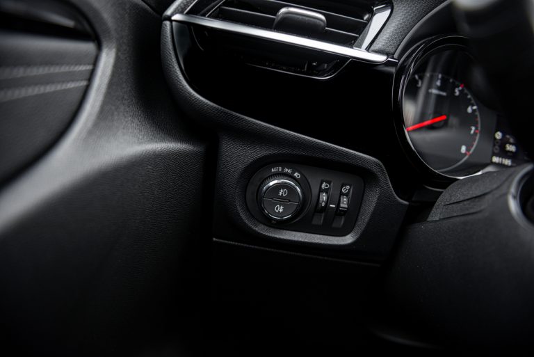 Opel Corsa 1.2 turbo MT: la prova su strada