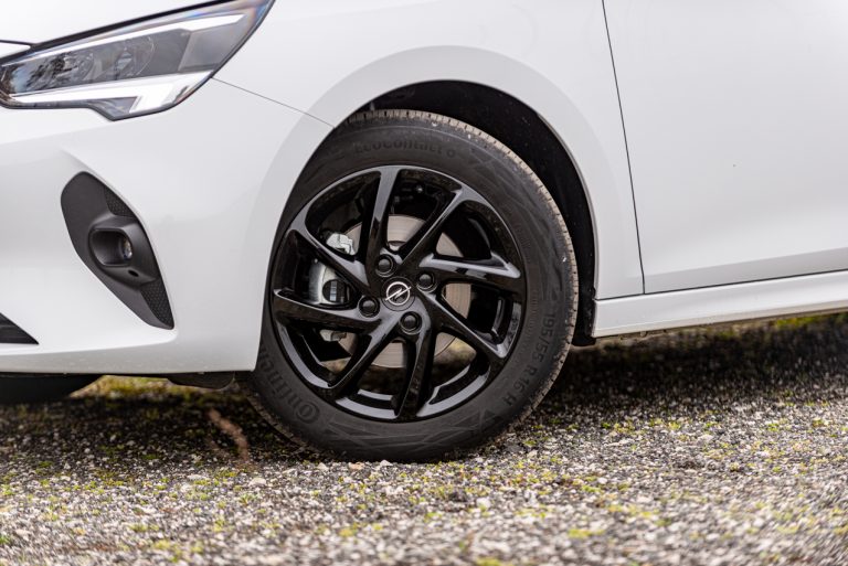 Opel Corsa 1.2 turbo MT: la prova su strada