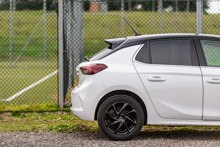 Opel Corsa 1.2 turbo MT: la prova su strada