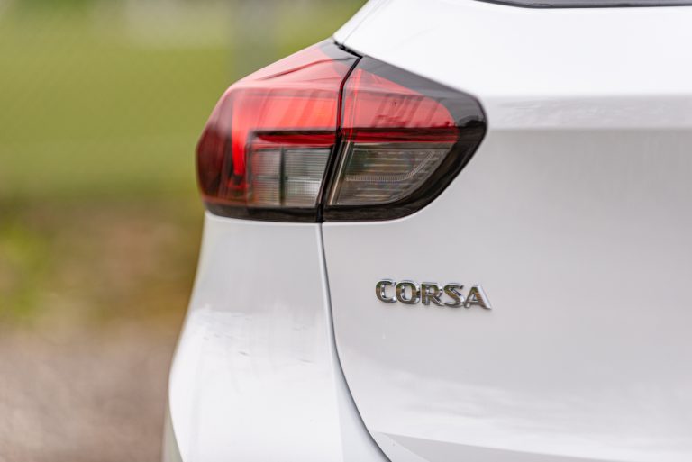 Opel Corsa 1.2 turbo MT: la prova su strada