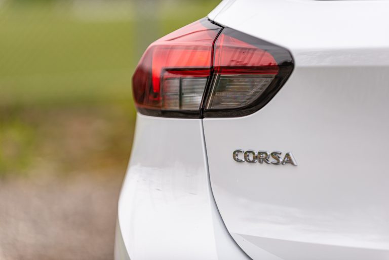 Opel Corsa 1.2 turbo MT: la prova su strada