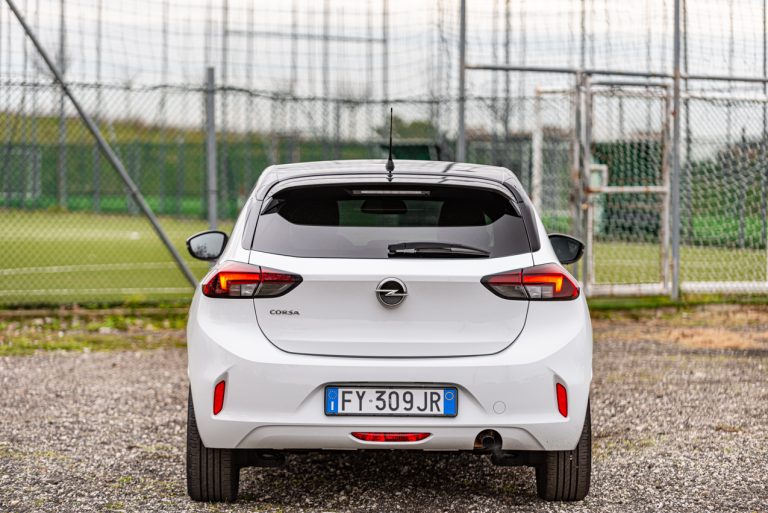 Opel Corsa 1.2 turbo MT: la prova su strada