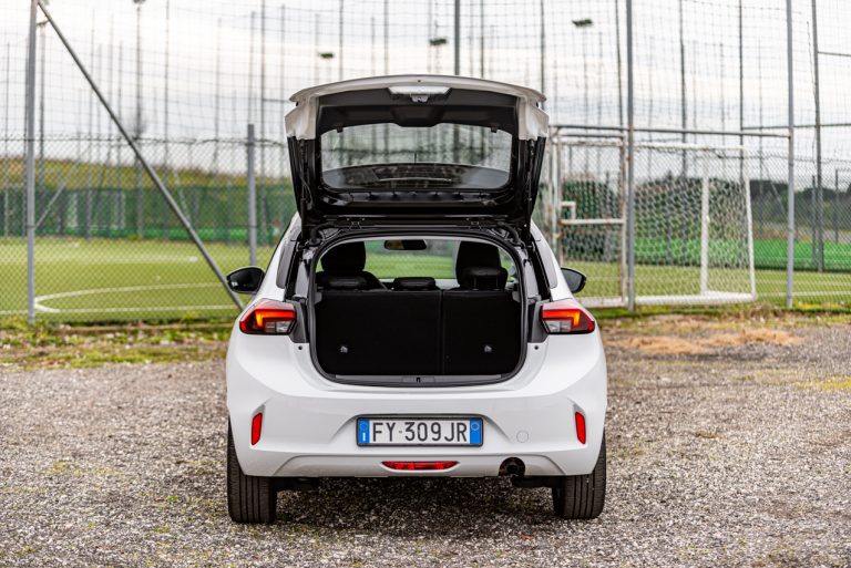 Opel Corsa 1.2 turbo MT: la prova su strada