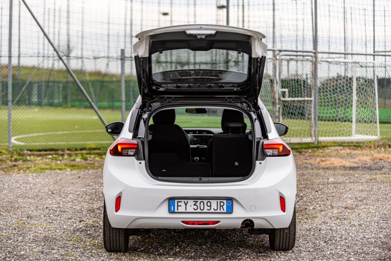 Opel Corsa 1.2 turbo MT: la prova su strada