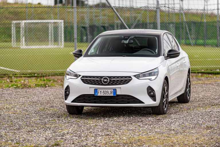 Opel Corsa 1.2 turbo MT: la prova su strada