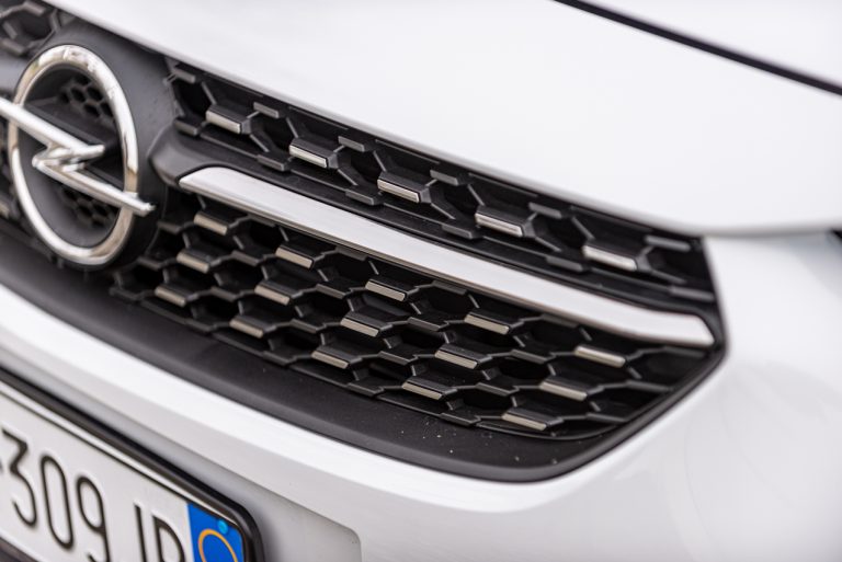Opel Corsa 1.2 turbo MT: la prova su strada