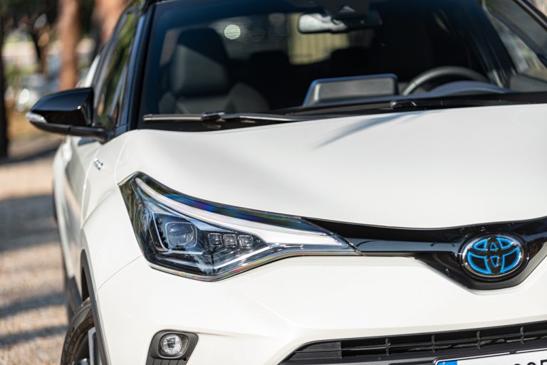 Toyota C-HR 2.0 Hybrid, la prova su strada
