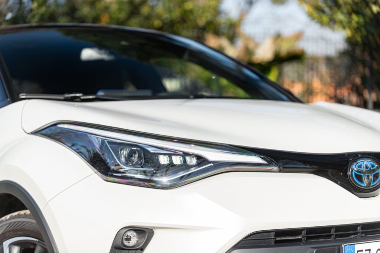 Toyota C-HR 2.0 Hybrid, la prova su strada
