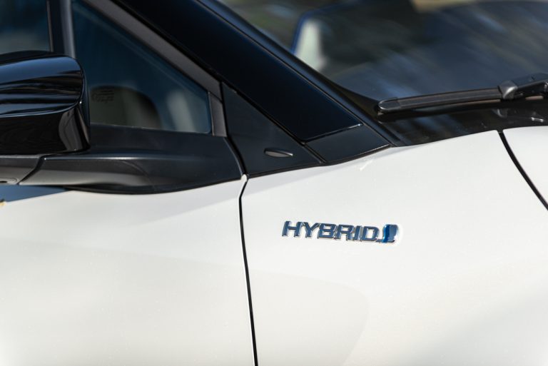 Toyota C-HR 2.0 Hybrid, la prova su strada