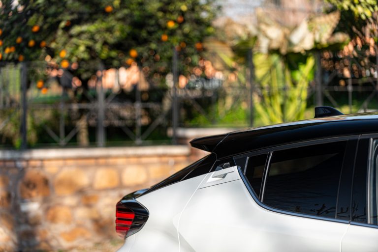 Toyota C-HR 2.0 Hybrid, la prova su strada