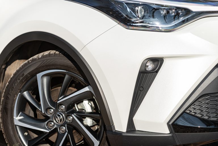Toyota C-HR 2.0 Hybrid, la prova su strada