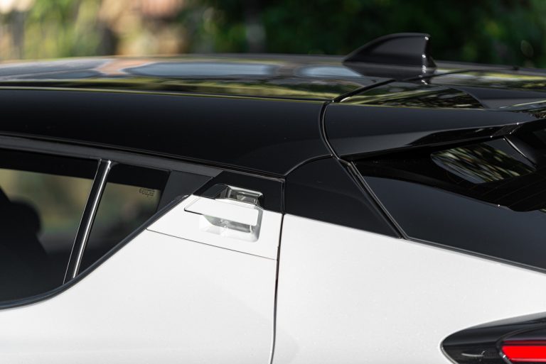 Toyota C-HR 2.0 Hybrid, la prova su strada