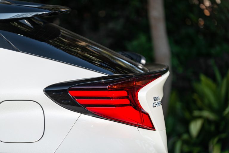 Toyota C-HR 2.0 Hybrid, la prova su strada