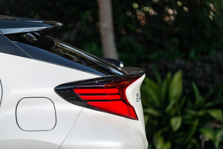 Toyota C-HR 2.0 Hybrid, la prova su strada