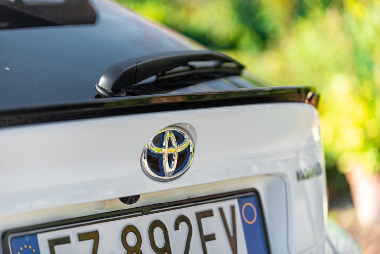 Toyota C-HR 2.0 Hybrid, la prova su strada