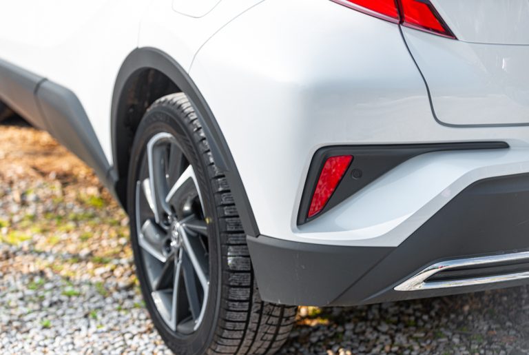 Toyota C-HR 2.0 Hybrid, la prova su strada