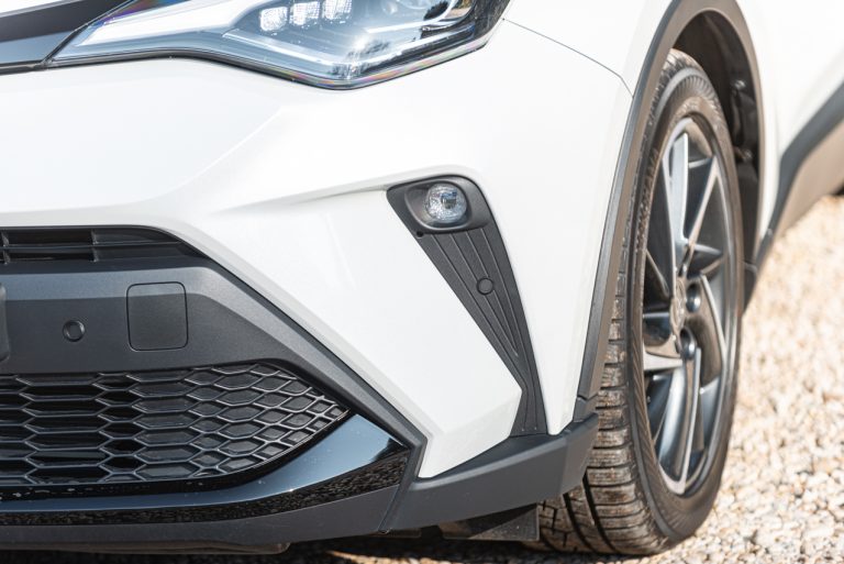 Toyota C-HR 2.0 Hybrid, la prova su strada