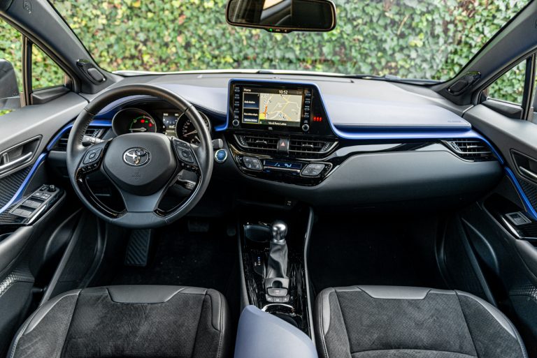Toyota C-HR 2.0 Hybrid, la prova su strada