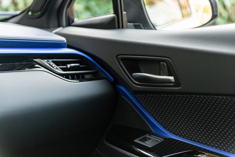 Toyota C-HR 2.0 Hybrid, la prova su strada