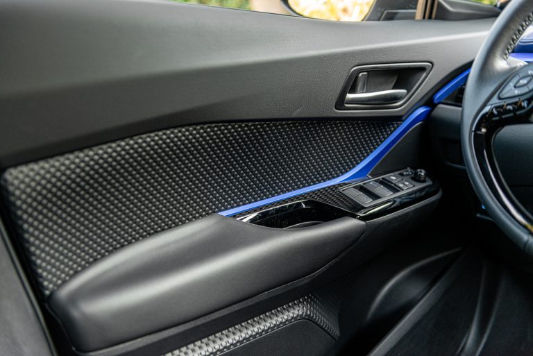 Toyota C-HR 2.0 Hybrid, la prova su strada