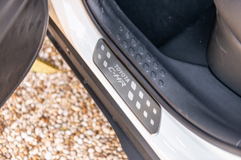 Toyota C-HR 2.0 Hybrid, la prova su strada