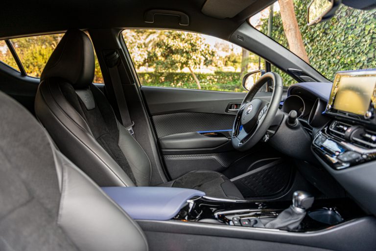 Toyota C-HR 2.0 Hybrid, la prova su strada