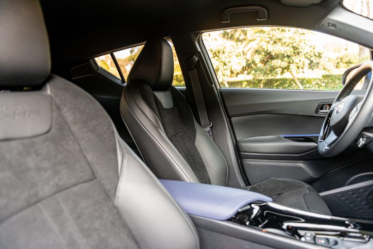 Toyota C-HR 2.0 Hybrid, la prova su strada