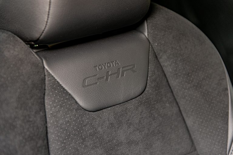 Toyota C-HR 2.0 Hybrid, la prova su strada