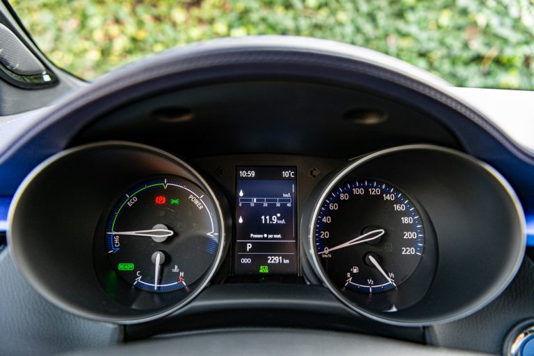 Toyota C-HR 2.0 Hybrid, la prova su strada