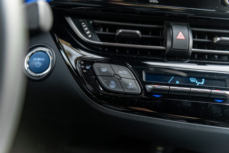 Toyota C-HR 2.0 Hybrid, la prova su strada