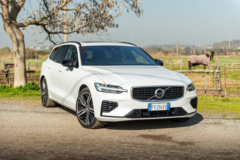 Volvo V60 T8 Ibrida Plug-in, la prova su strada
