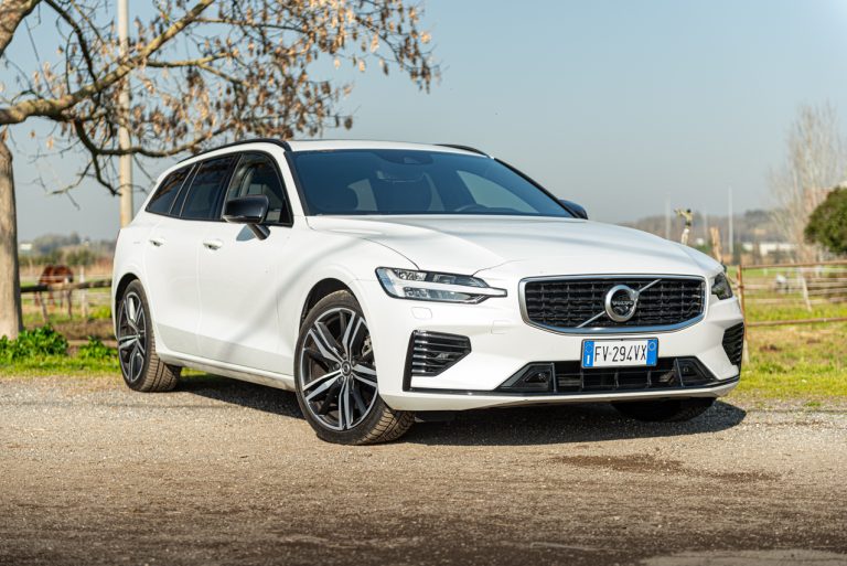 Volvo V60 T8 Ibrida Plug-in, la prova su strada